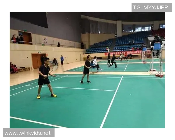 成都羽毛球队与上海羽毛球队赛后复盘分析灵活性表现与战术调整