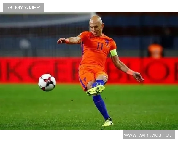 荷兰足球明星罗本的辉煌职业生涯与对足球的热爱之路